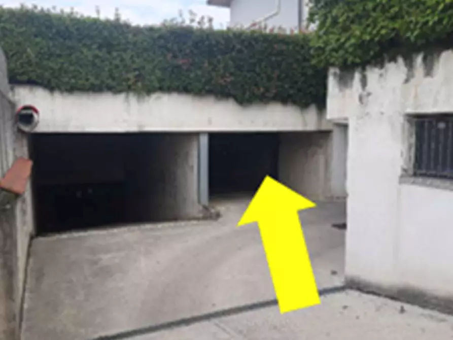 Immagine 3 di Garage in vendita  in Via Alessandro Volta a Cassano D'adda