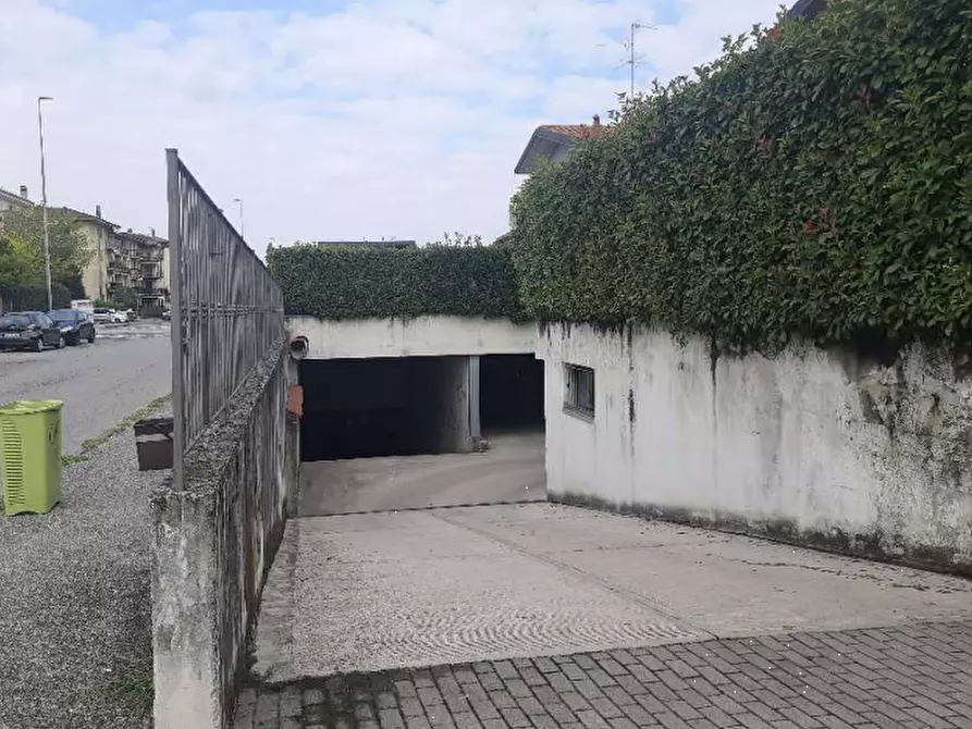 Immagine 2 di Garage in vendita  in Via Alessandro Volta a Cassano D'adda