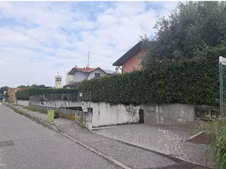 Immagine 2 di Garage in vendita  in Via Alessandro Volta a Cassano D'adda