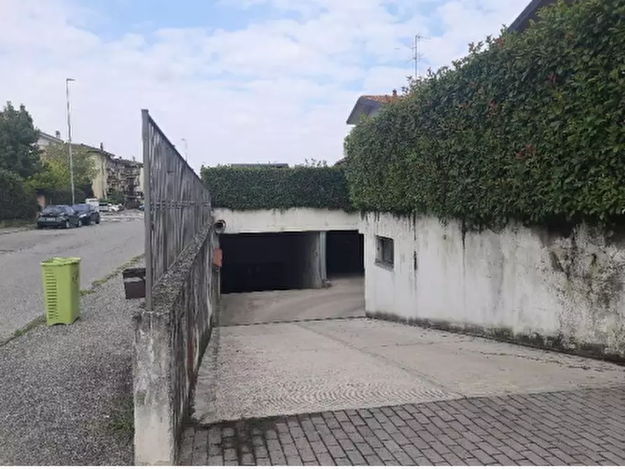 Immagine 3 di Garage in vendita  in Via Alessandro Volta a Cassano D'adda