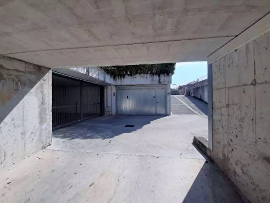 Immagine 6 di Garage in vendita  in Via Alessandro Volta a Cassano D'adda