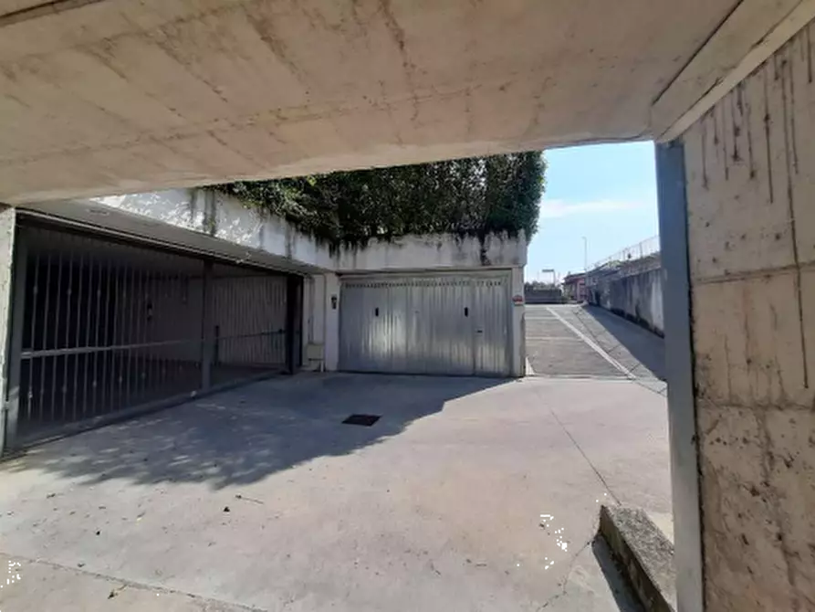 Immagine 7 di Garage in vendita  in Via Alessandro Volta a Cassano D'adda