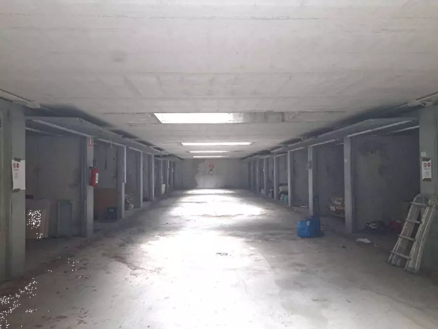 Immagine 8 di Garage in vendita  in Via Alessandro Volta a Cassano D'adda