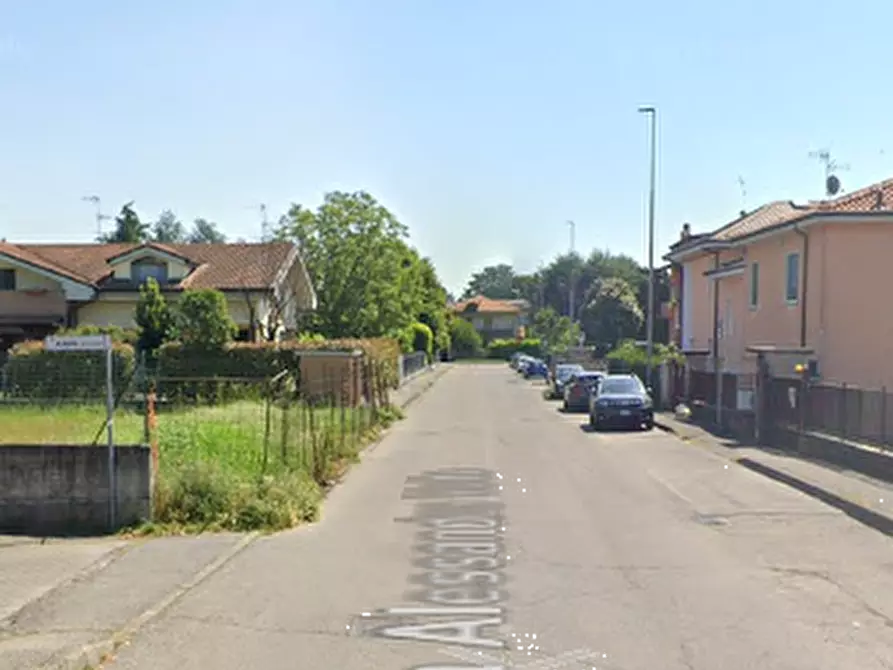 Immagine 10 di Garage in vendita  in Via Alessandro Volta a Cassano D'adda