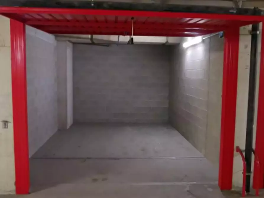 Immagine 2 di Garage in vendita  in Via Carlo Imbonati a Milano