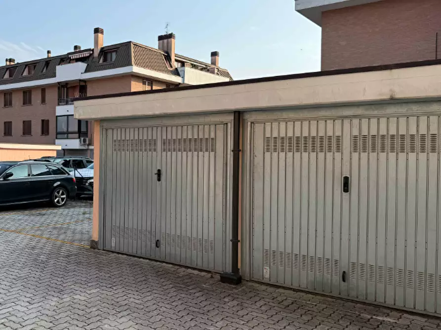 Immagine 1 di Garage in vendita  in Via Sardegna a Carpiano