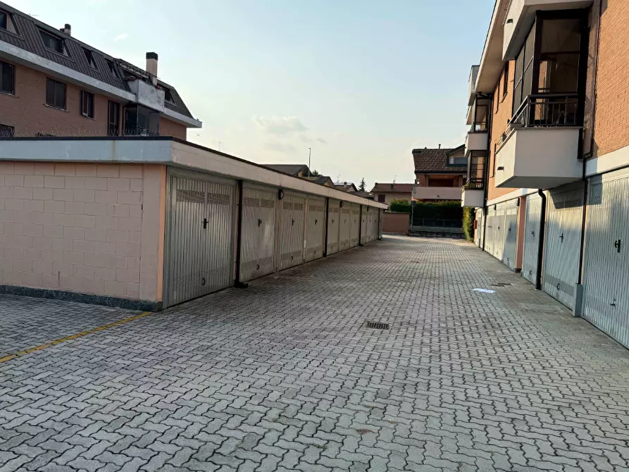 Immagine 2 di Garage in vendita  in Via Sardegna a Carpiano