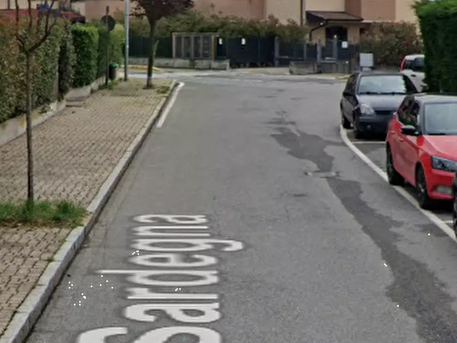 Immagine 3 di Garage in vendita  in Via Sardegna a Carpiano