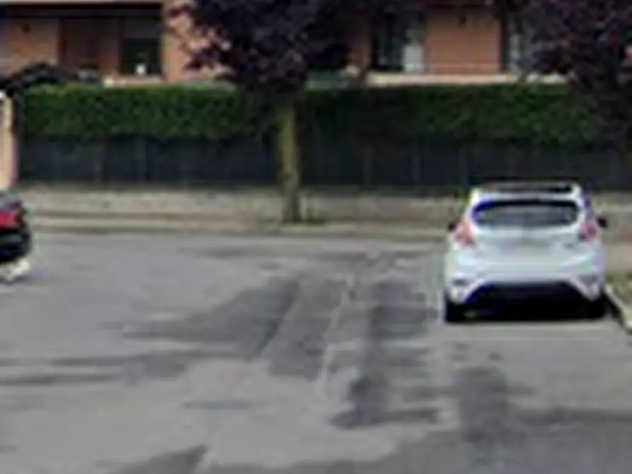 Immagine 4 di Garage in vendita  in Via Sardegna a Carpiano