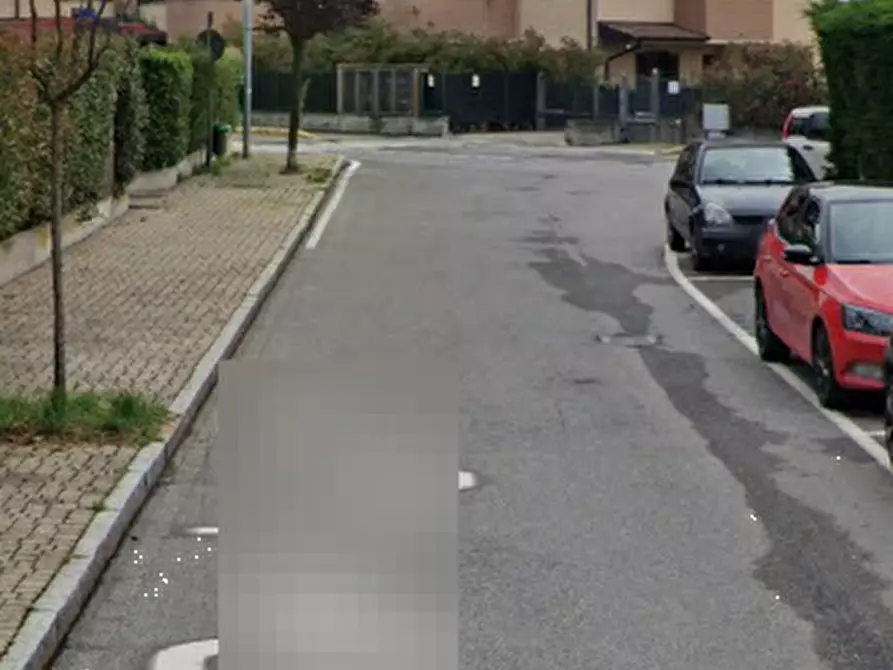 Immagine 3 di Garage in vendita  in Via Libertà a Carpiano
