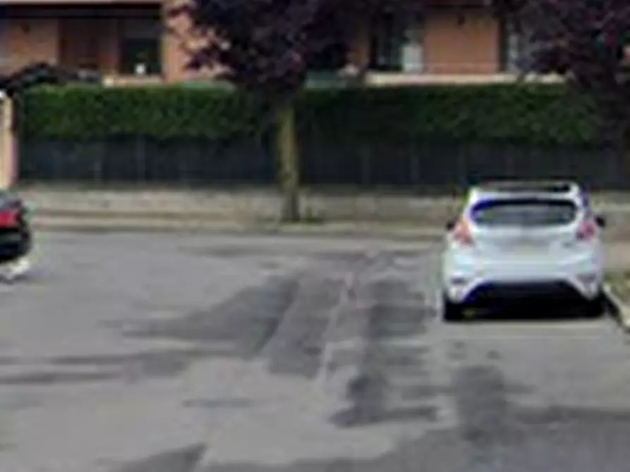 Immagine 4 di Garage in vendita  in Via Libertà a Carpiano