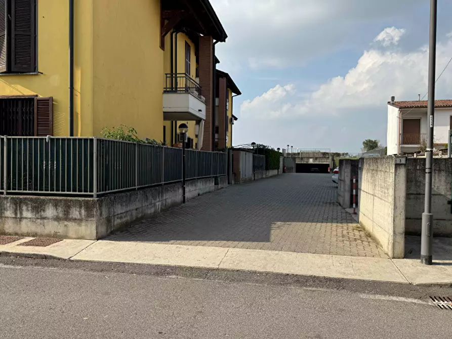 Immagine 1 di Garage in vendita  in Via Trento e Trieste a Villanterio