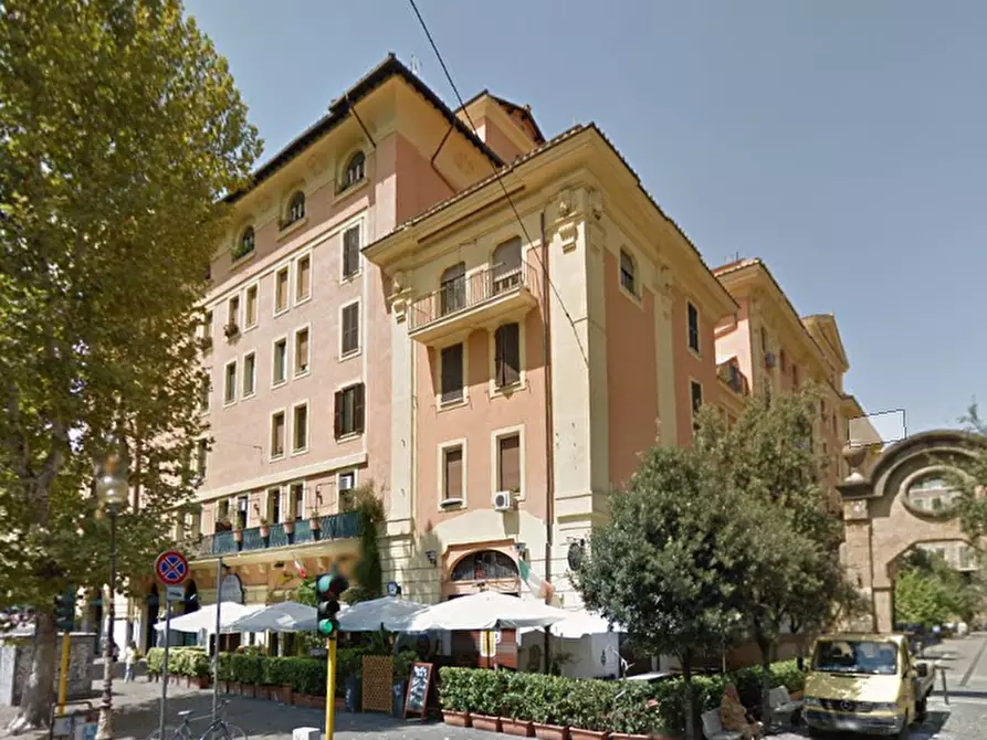 Immagine 4 di Appartamento in vendita  in Via Pietro Pomponazzi a Roma