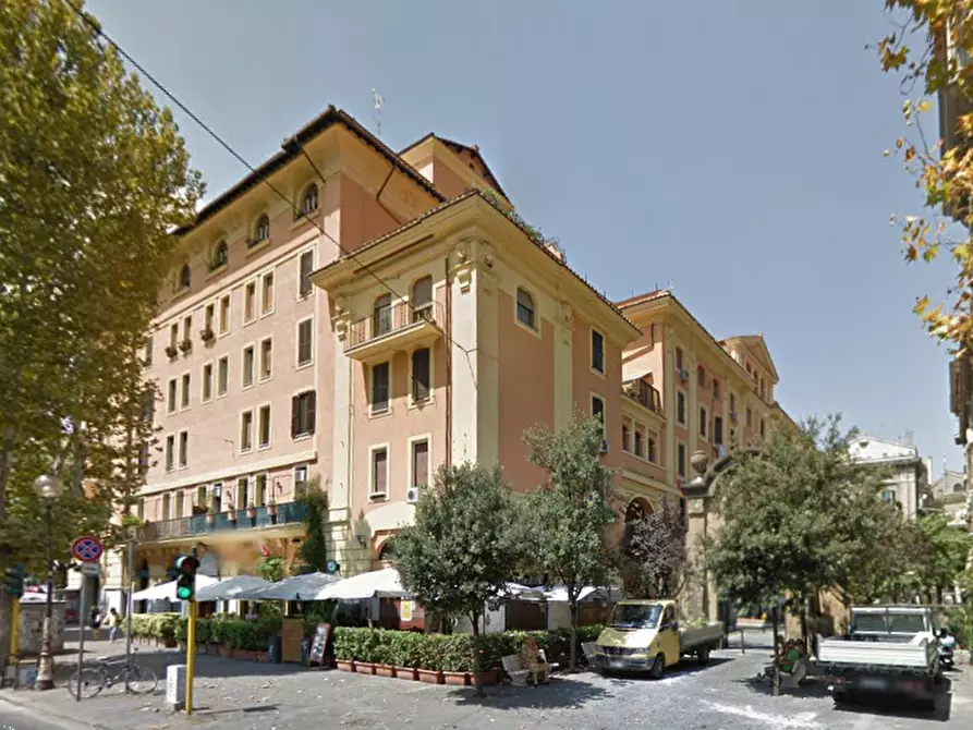 Immagine 5 di Appartamento in vendita  in Via Pietro Pomponazzi a Roma