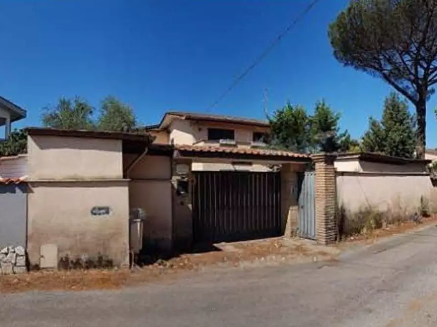 Immagine 2 di Villa in vendita  in Via Alessandro Rolla a Roma