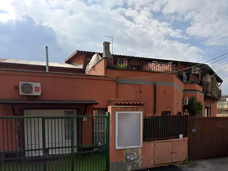 Immagine 2 di Negozio in vendita  in Via Gioia Tauro a Roma