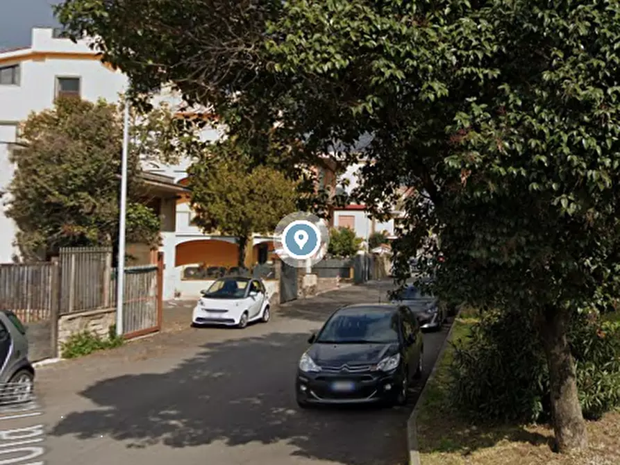 Immagine 6 di Negozio in vendita  in Via Gioia Tauro a Roma