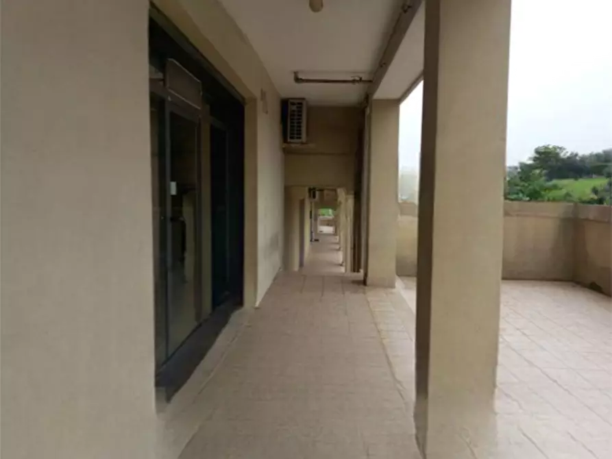 Immagine 3 di Negozio in vendita  in Via Giuseppe Giunchi a Roma