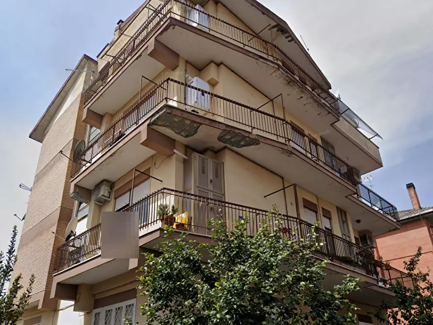 Immagine 1 di Appartamento in vendita  in Via Tessennano a Roma