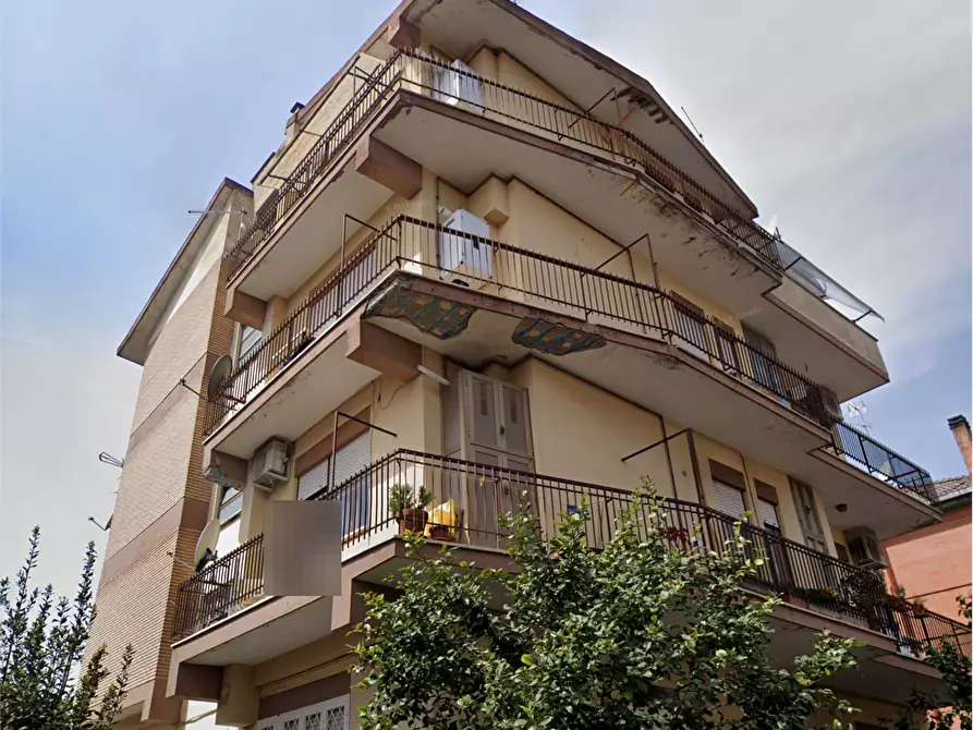 Immagine 7 di Appartamento in vendita  in Via Tessennano a Roma