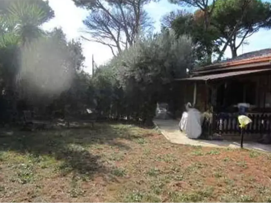 Immagine 1 di Porzione di casa in vendita  in Via Caldarola a Roma