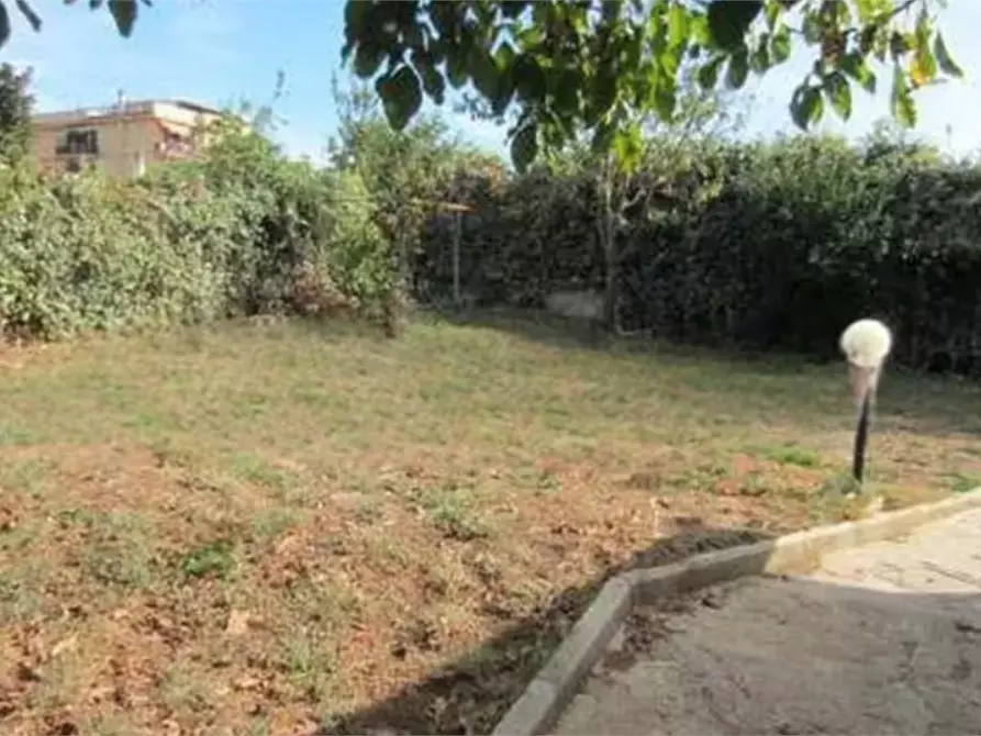 Immagine 3 di Porzione di casa in vendita  in Via Caldarola a Roma