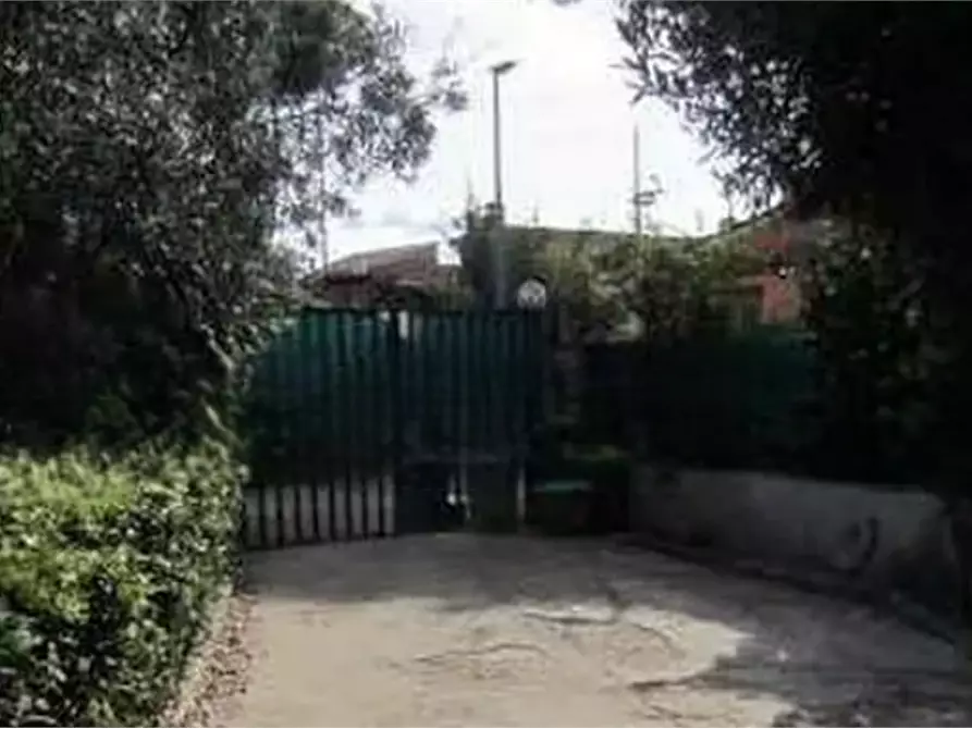 Immagine 4 di Porzione di casa in vendita  in Via Caldarola a Roma