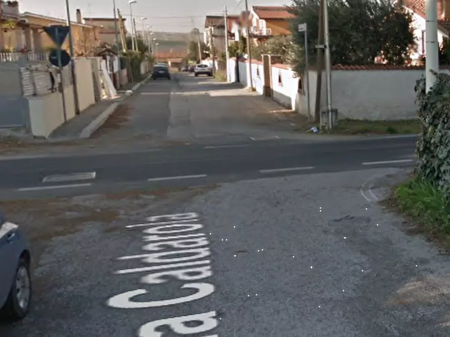 Immagine 11 di Porzione di casa in vendita  in Via Caldarola a Roma