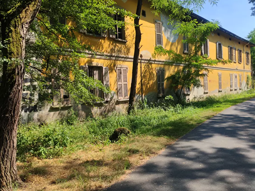 Immagine 2 di Stabile in vendita  in Strada Vicinale dei Mulini Bianchi  a Cairate