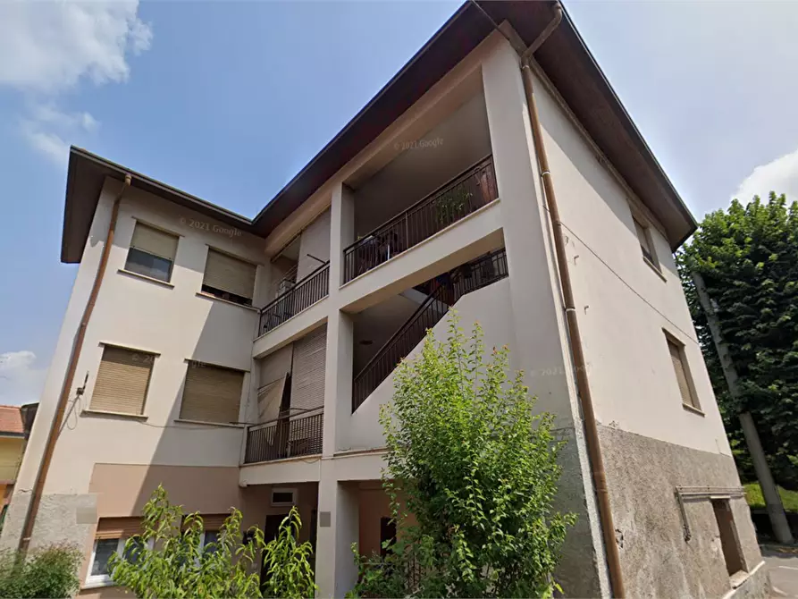 Immagine 5 di Appartamento in vendita  in Via Giosuè Carducci a Tradate