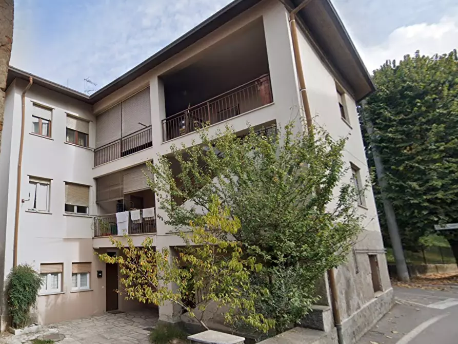 Immagine 7 di Appartamento in vendita  in Via Giosuè Carducci a Tradate