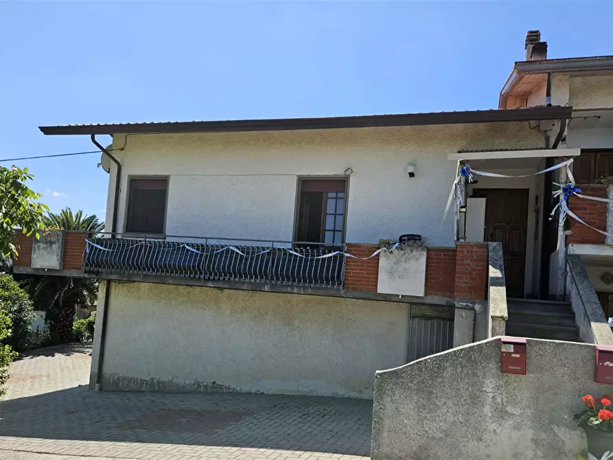 Immagine 1 di Casa bifamiliare in vendita  in Via Antonio Gramsci a Montecalvo In Foglia
