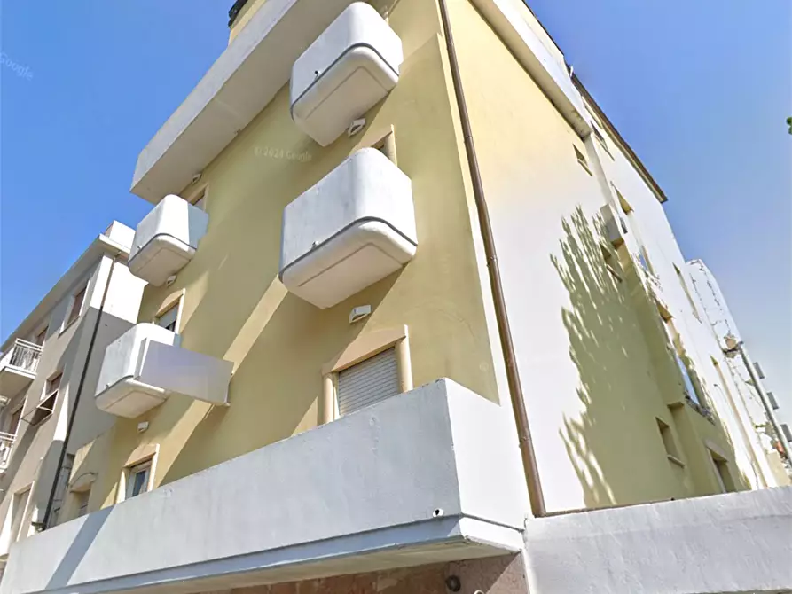Immagine 1 di Hotel in vendita  in Via Vittorio Alfieri a Rimini