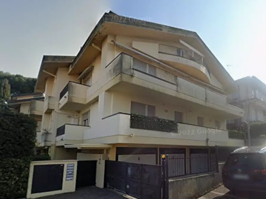 Immagine 1 di Porzione di casa in vendita  in Viale Umbria a Riccione