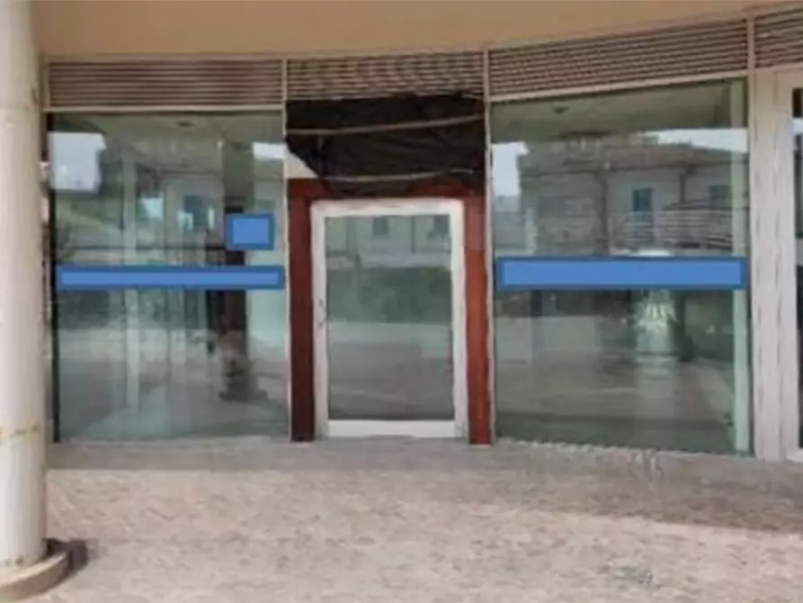 Immagine 1 di Negozio in vendita  in Viale Francesco Cilea a Riccione