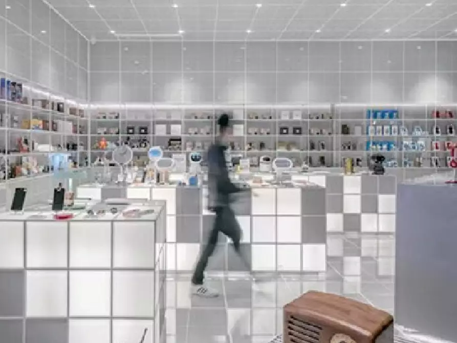 Immagine 5 di Negozio in vendita  in Viale Francesco Cilea a Riccione