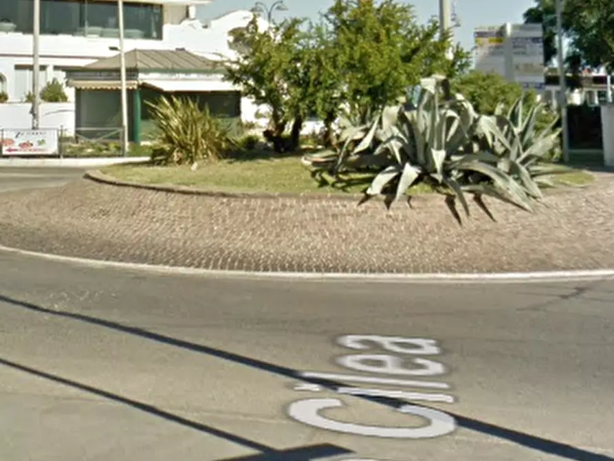 Immagine 7 di Negozio in vendita  in Viale Francesco Cilea a Riccione