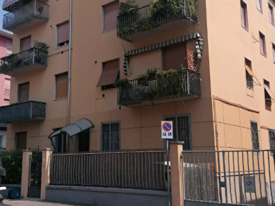 Immagine 6 di Garage in vendita  in Via Emilio Casa a Parma