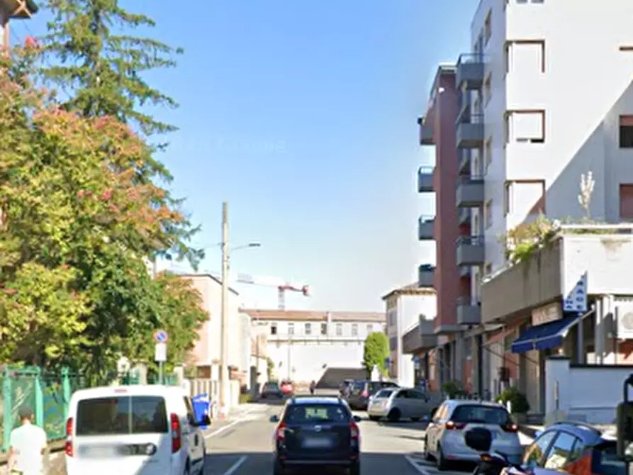 Immagine 8 di Garage in vendita  in Via Emilio Casa a Parma