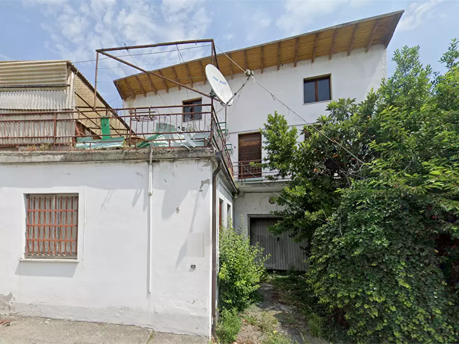 Immagine 3 di Casa indipendente in vendita  in Piazzale Matteotti a Ziano Piacentino