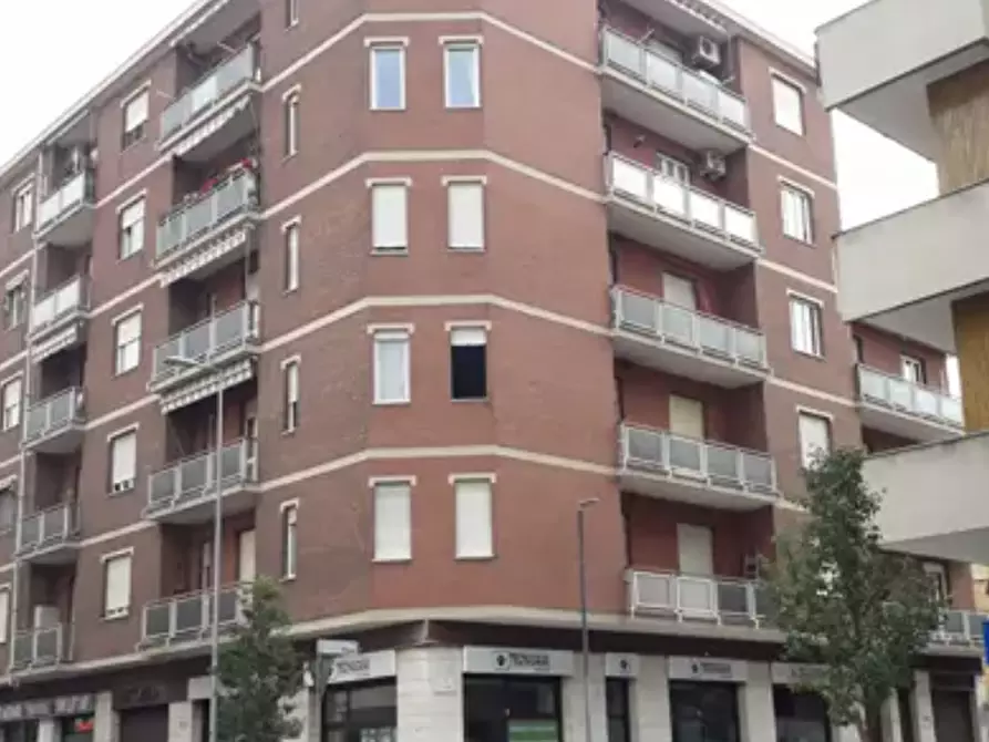 Immagine 1 di Negozio in vendita  in Via Sestriere a Moncalieri