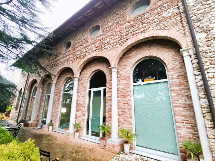 Immagine 1 di Villa in vendita  in Via Piave a Martignacco