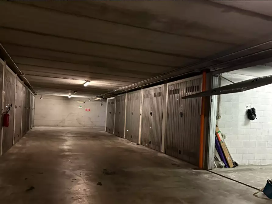 Immagine 1 di Garage in vendita  in Largo Sempione a Torino