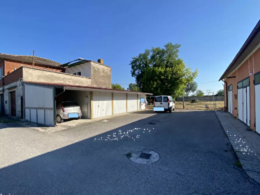Immagine 1 di Garage in vendita  in Via Centrale a Portomaggiore