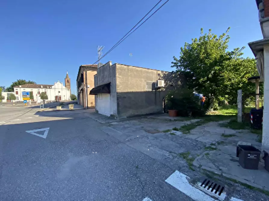 Immagine 8 di Garage in vendita  in Via Centrale a Portomaggiore