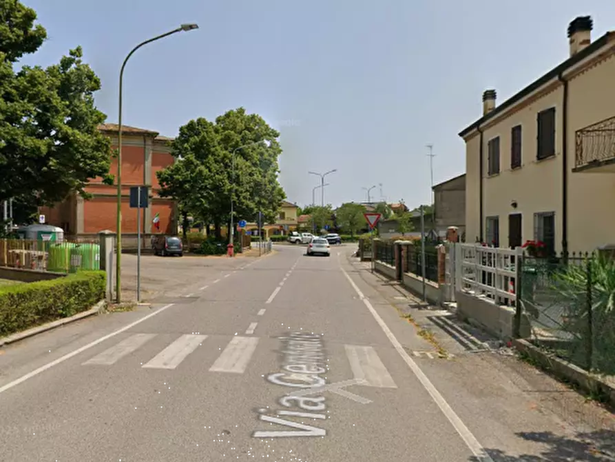 Immagine 10 di Garage in vendita  in Via Centrale a Portomaggiore