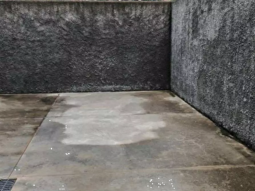 Immagine 1 di Garage in vendita  in Via Leopardi a Trezzano Sul Naviglio