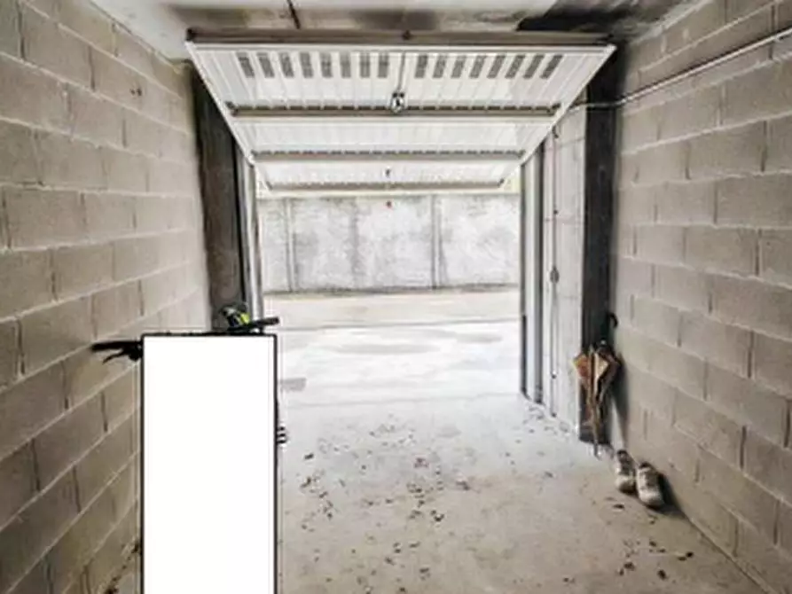 Immagine 2 di Garage in vendita  in Via Leopardi a Trezzano Sul Naviglio