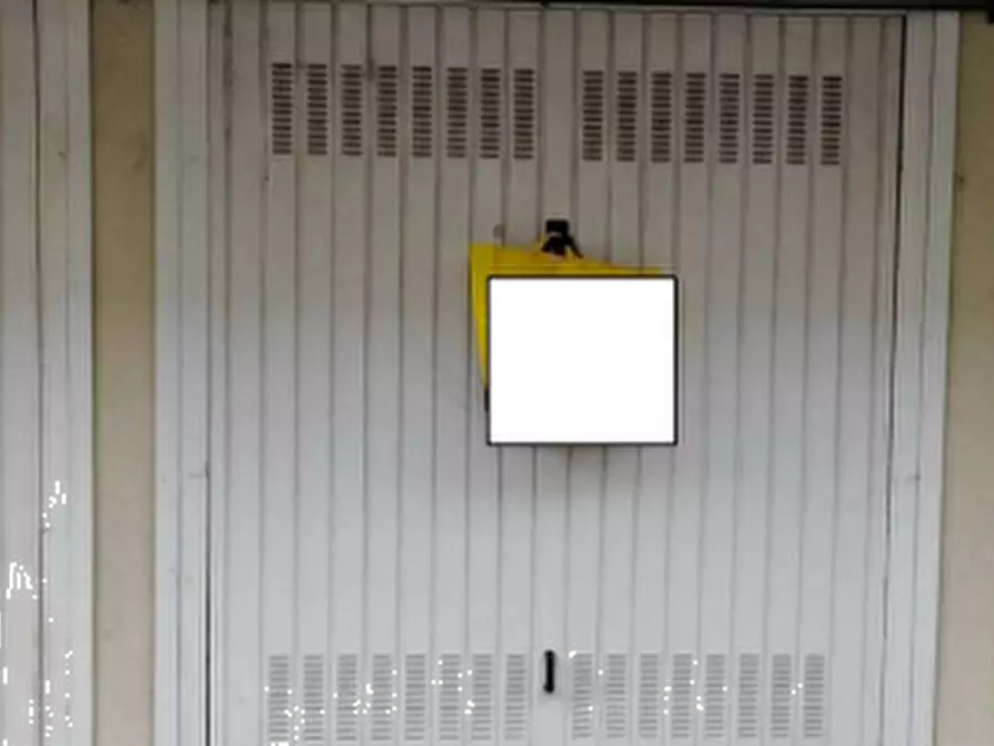 Immagine 3 di Garage in vendita  in Via Leopardi a Trezzano Sul Naviglio