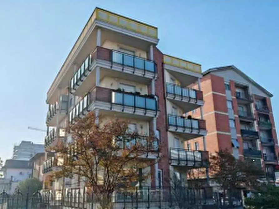 Immagine 1 di Garage in vendita  in Via Leopardi a Trezzano Sul Naviglio